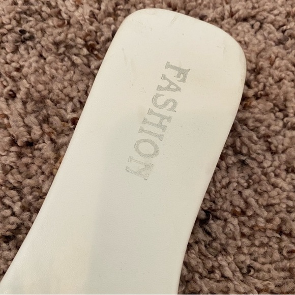 Women’s fuzzy flats - Picture 3 of 6